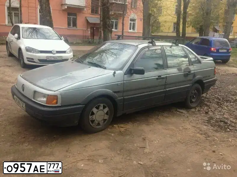 Фото автомобиля VOLKSWAGEN PASSAT, 1988 — госномер О957АЕ777. Цвет: СЕРЫЙ