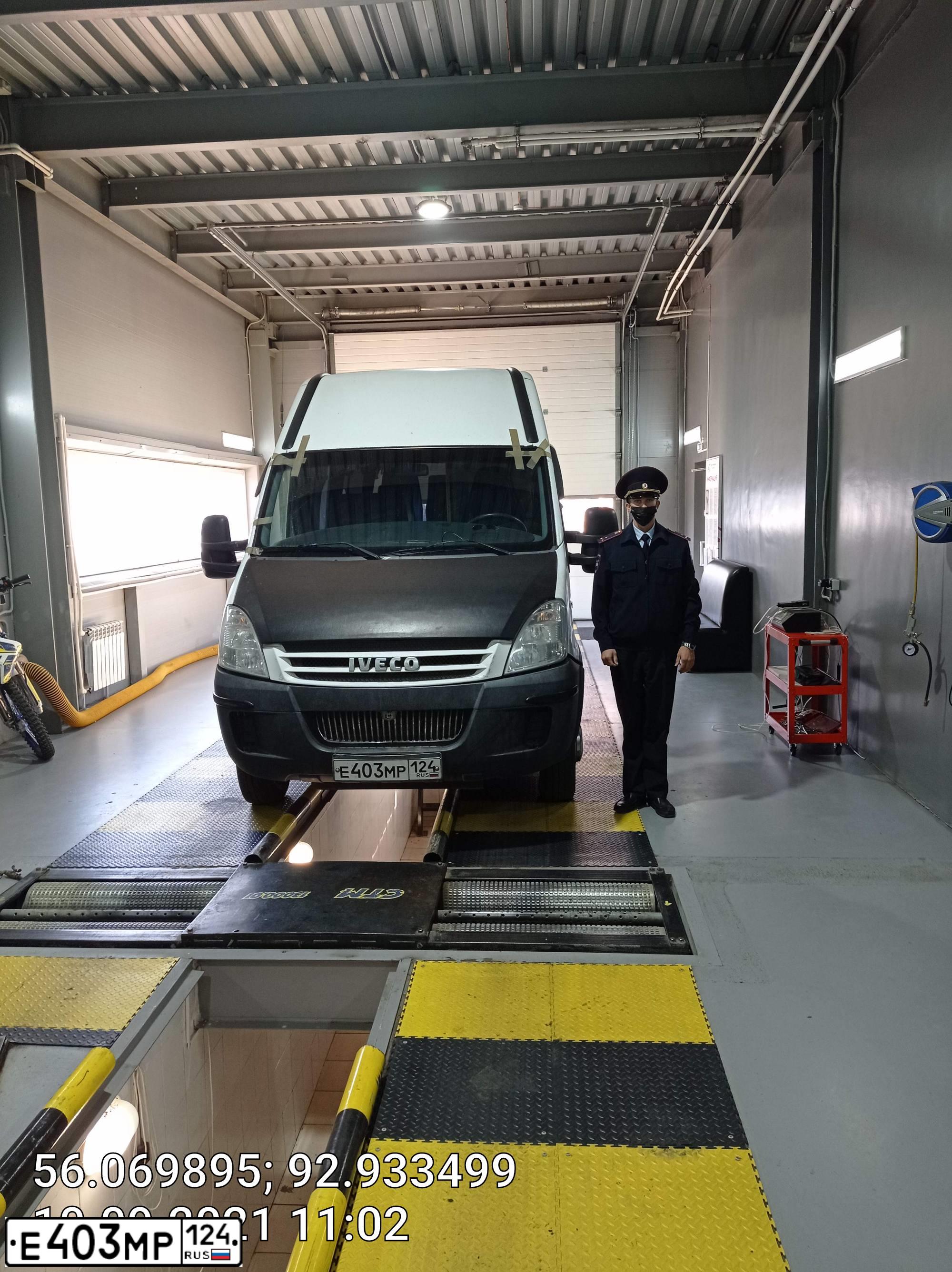 Фото автомобиля IVECO DAILY, 2008 — госномер У382МТ174. Цвет: Белый