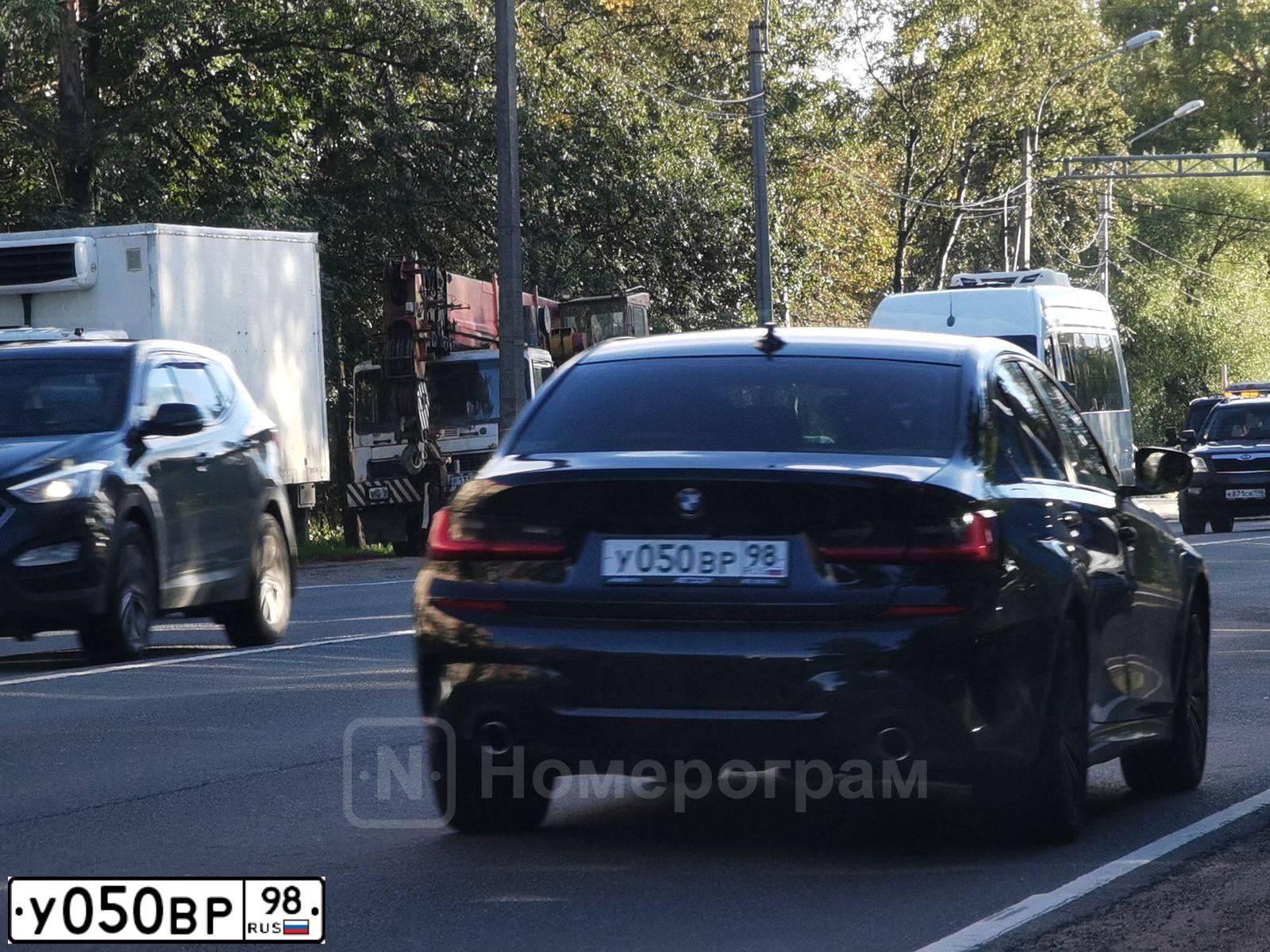 Фото автомобиля BMW 320, 2015 — госномер М716ЕВ147