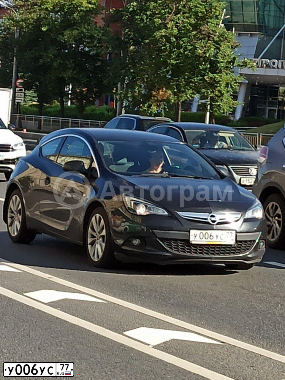 Фото автомобиля OPEL ASTRA, 2013 — госномер У006УС77. Цвет: ЧЕРНЫЙ