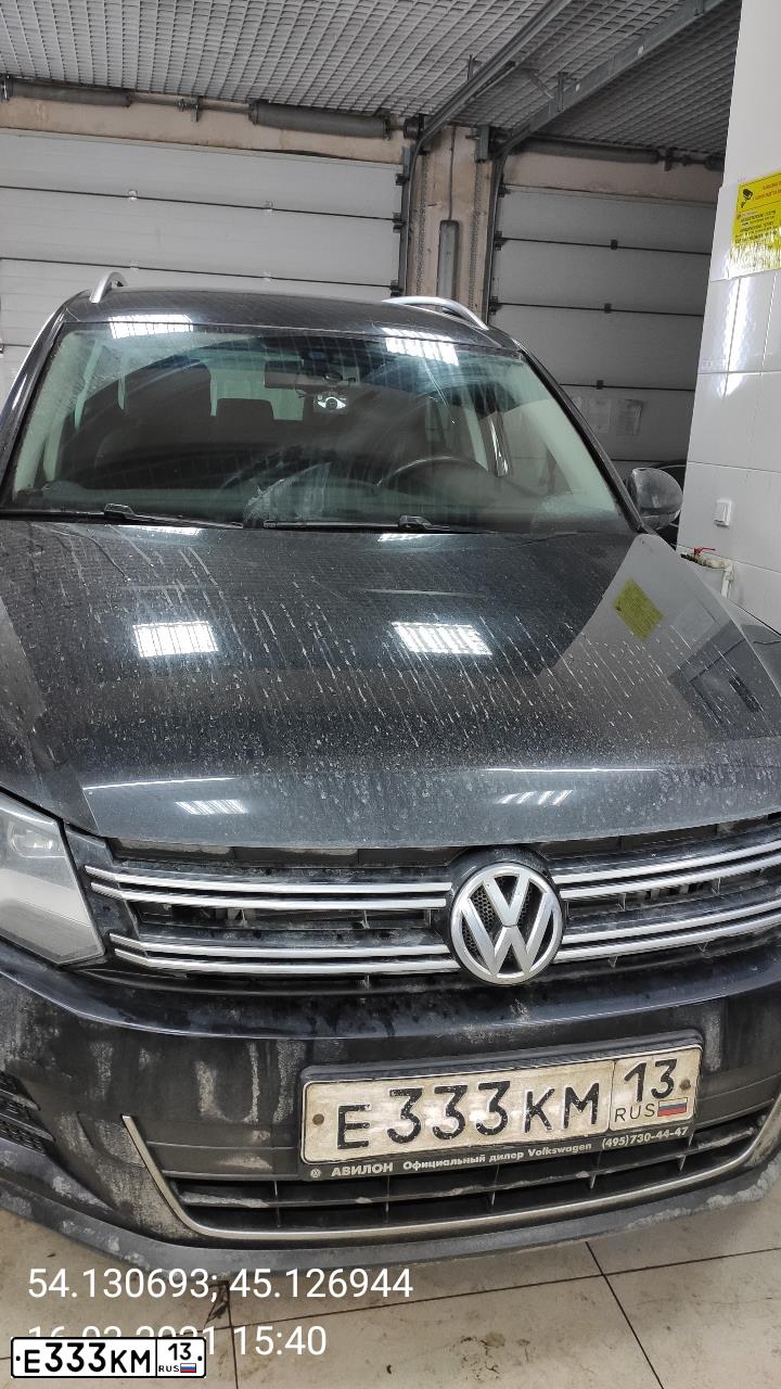 Фото автомобиля VOLKSWAGEN TIGUAN, 2012 — госномер Е333КМ13. Цвет: ЧЕРНЫЙ