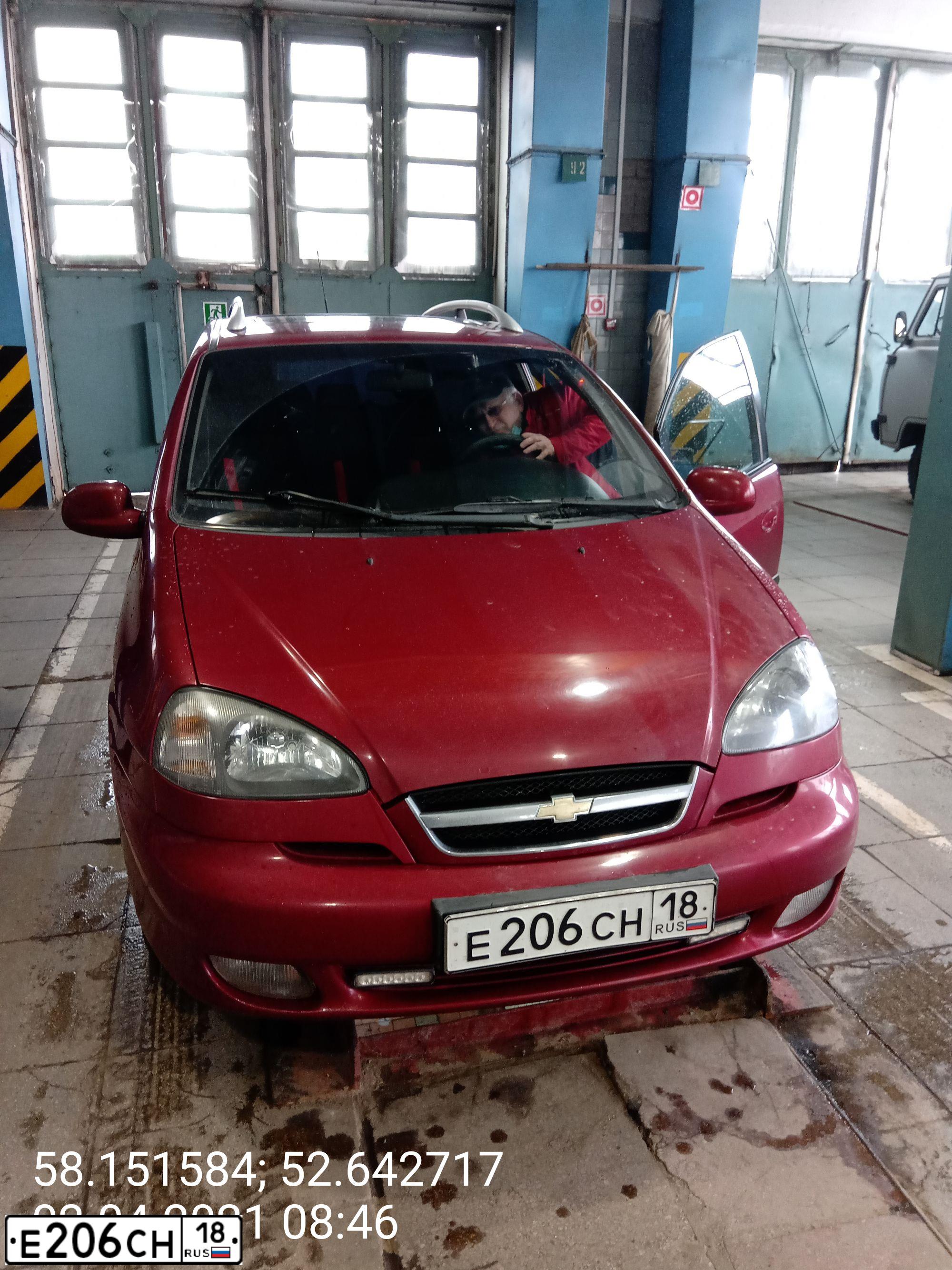 Фото автомобиля CHEVROLET REZZO, 2006 — госномер Е206СН18. Цвет: КРАСНЫЙ