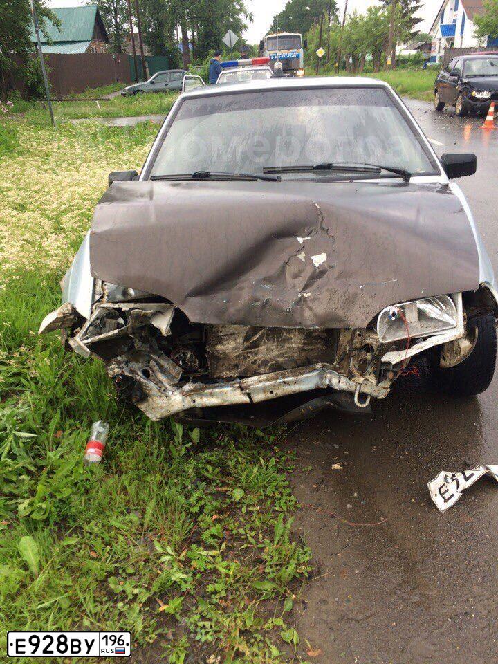 Фото автомобиля LADA 2113 SAMARA, 2006 — госномер К354ХТ196. Цвет: СВЕТЛО-СЕРО-ГОЛУБОЙ