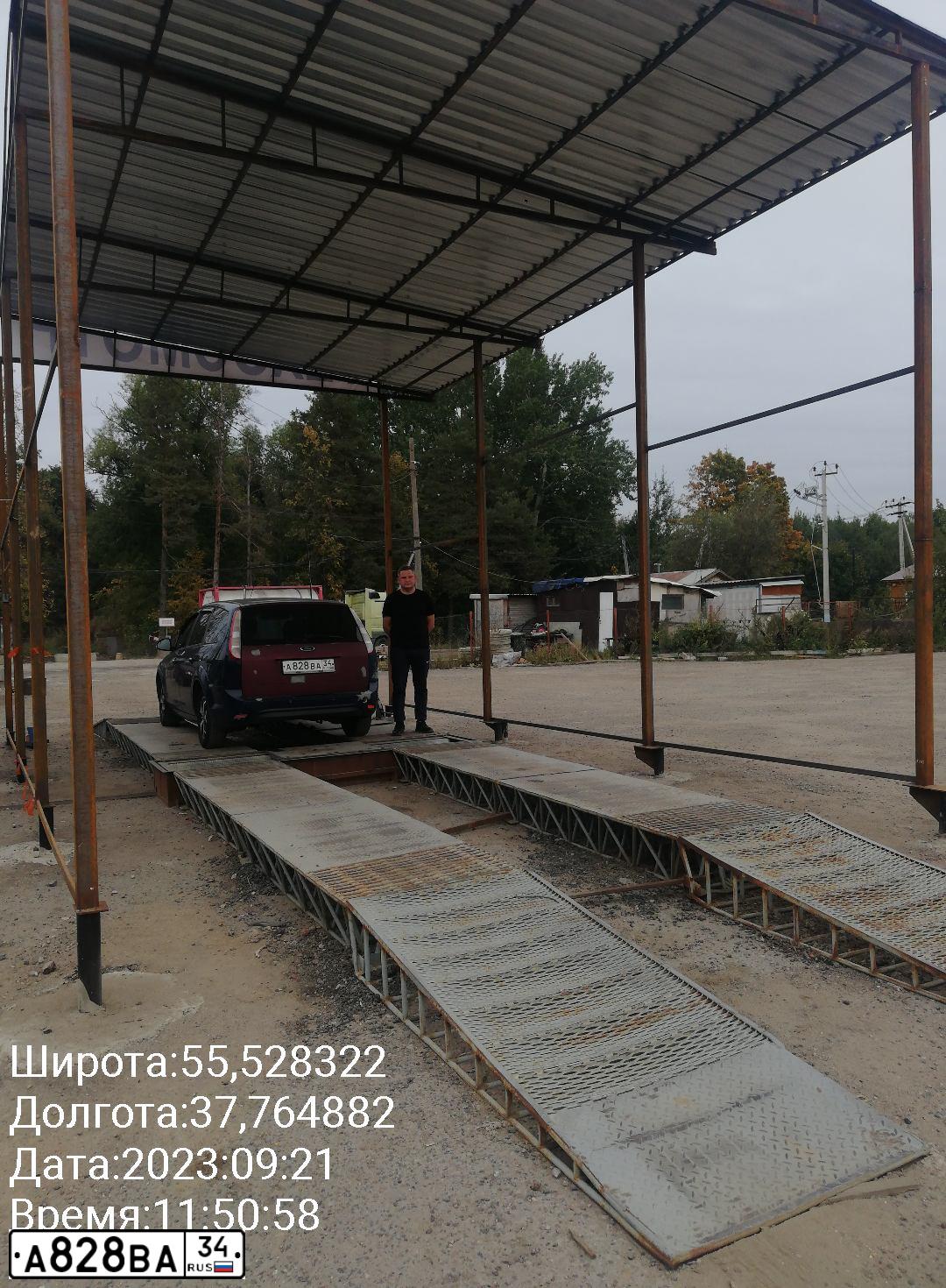 Фото автомобиля FORD FOCUS, 2010 — госномер Т134ВН197. Цвет: ТЕМНО СИНИЙ