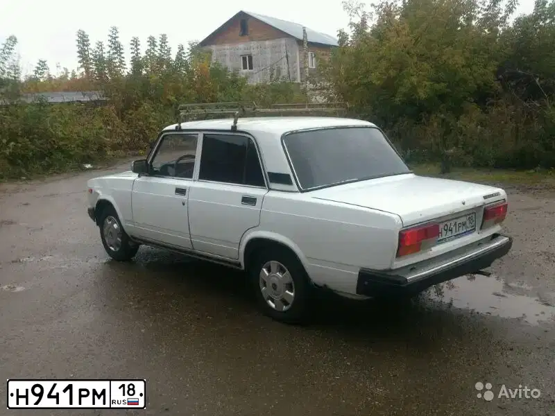 Фото автомобиля LADA 2107, 2007 — госномер Н941РМ18. Цвет: ЯРКО- БЕЛЫЙ