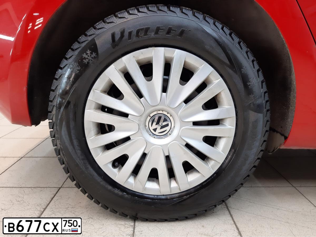 Фото автомобиля VOLKSWAGEN GOLF, 2012 — госномер А243КВ977. Цвет: Красный