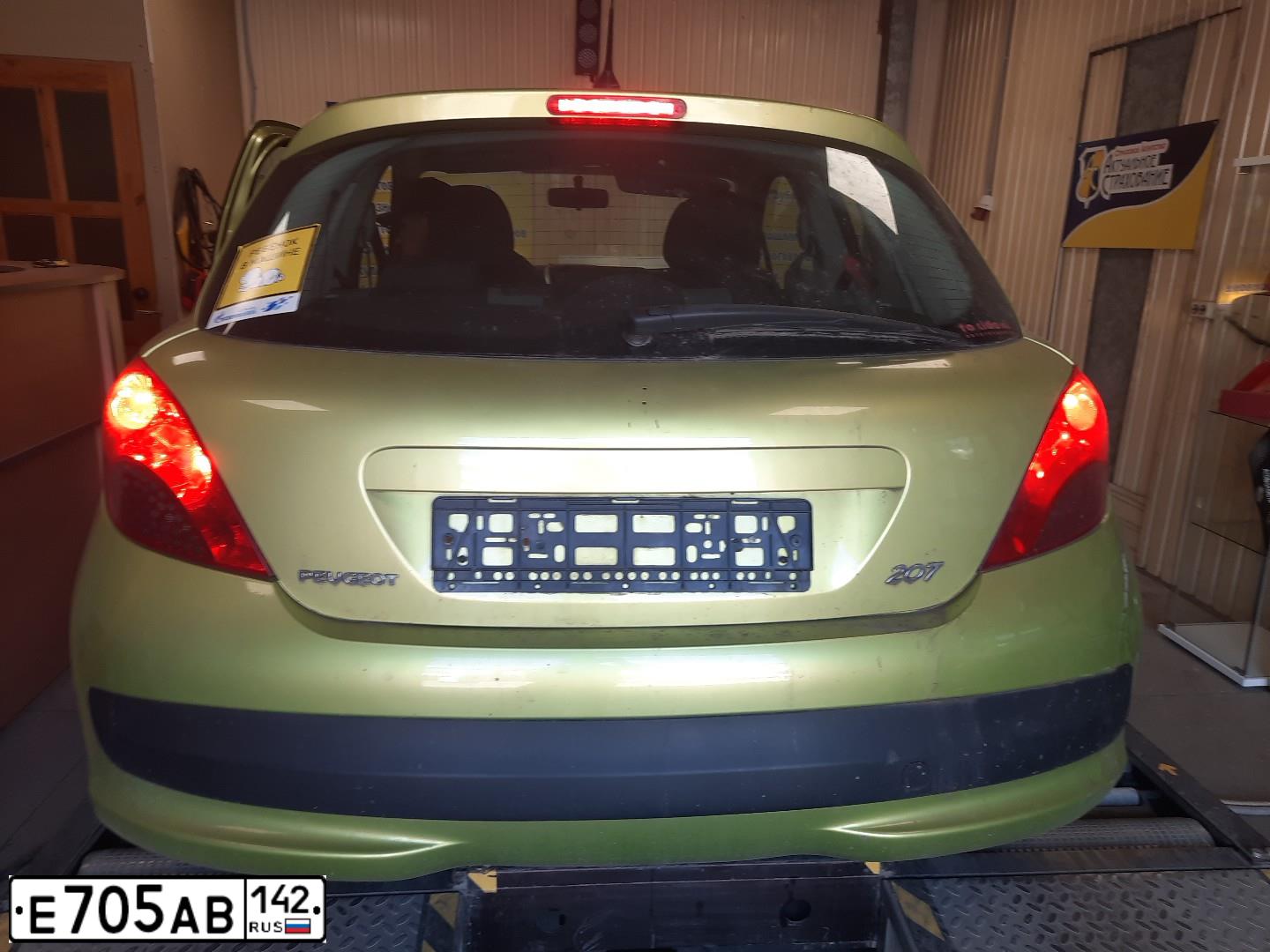 Фото автомобиля PEUGEOT 207, 2007 — госномер Р896НУ142. Цвет: Зеленый