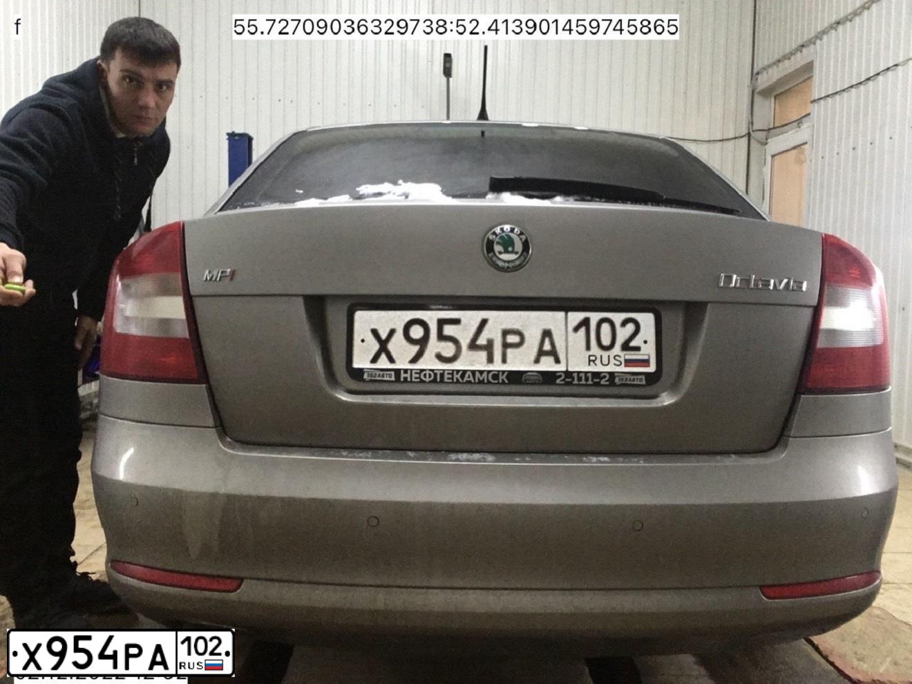 Фото автомобиля SKODA OCTAVIA, 2011 — госномер Е354СТ18. Цвет: СЕРЫЙ