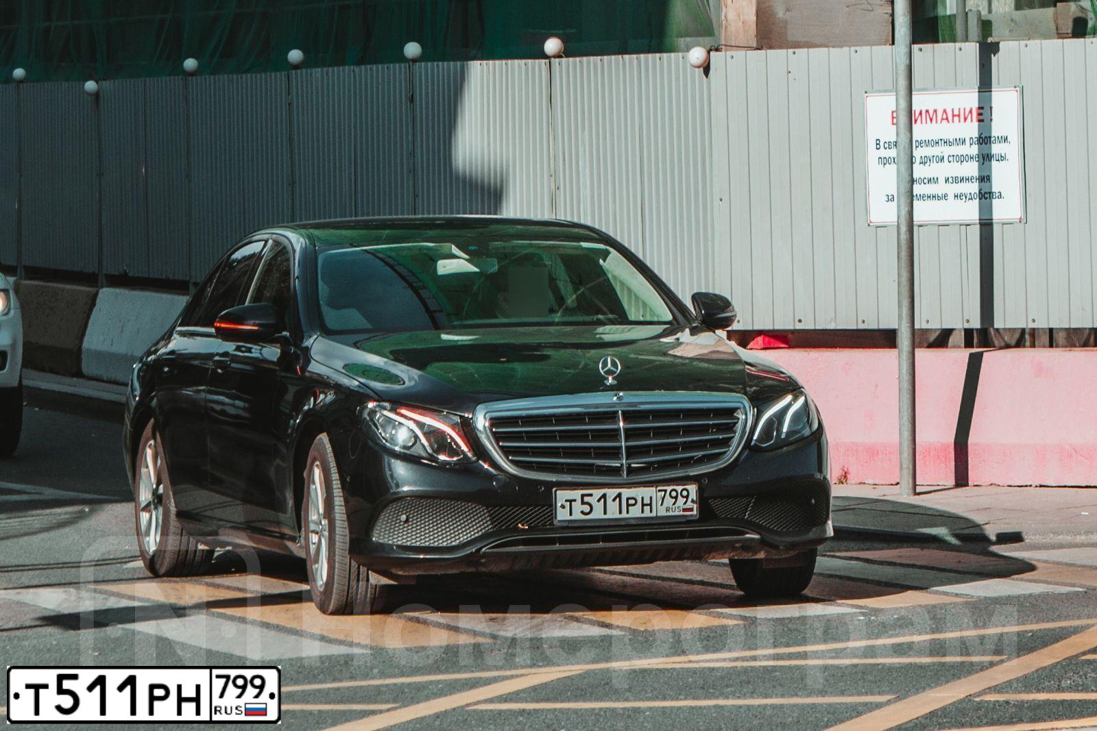 Фото автомобиля MERCEDES E-KLASSE, 2019 — госномер Т511РН799. Цвет: ЧЕРНЫЙ