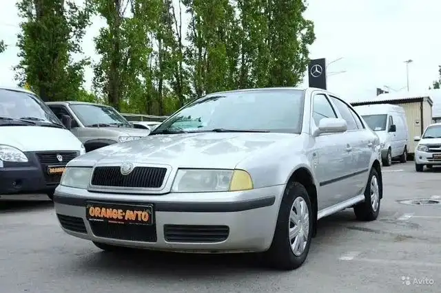 Фото автомобиля SKODA OCTAVIA, 2002 — госномер О691ОУ48. Цвет: Серебристый