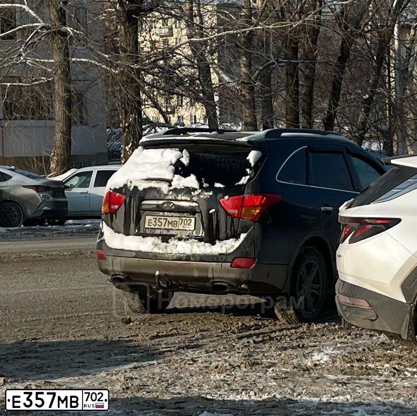 Фото автомобиля HYUNDAI IX55, 2011 — госномер Е155ЕЕ196. Цвет: ЧЕРНЫЙ
