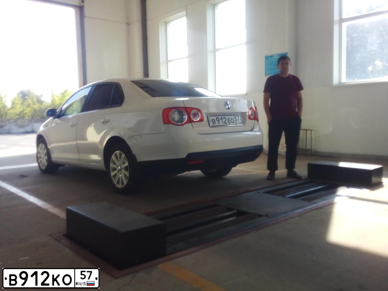 Фото автомобиля VOLKSWAGEN JETTA, 2010 — госномер Е458ВТ57