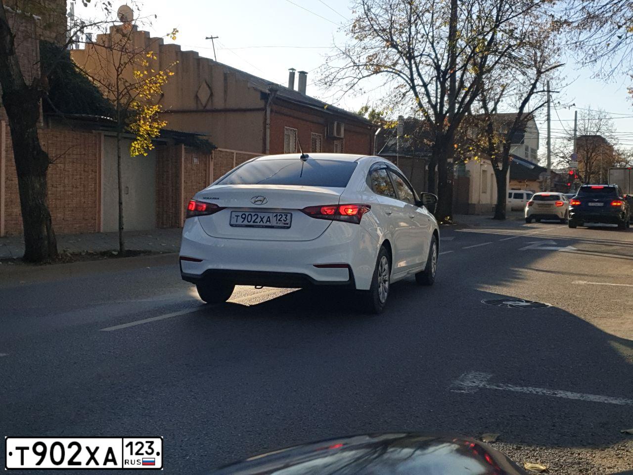Фото автомобиля HYUNDAI SOLARIS, 2019 — госномер Т902ХА123. Цвет: БЕЛЫЙ