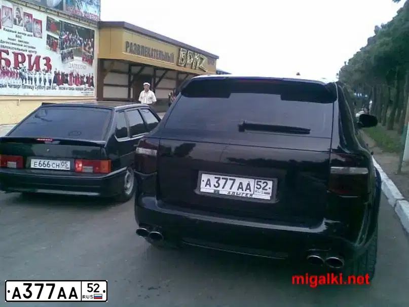 Фото автомобиля PORSCHE CAYENNE, 2007 — госномер А900СТ154. Цвет: ЧЕРНЫЙ