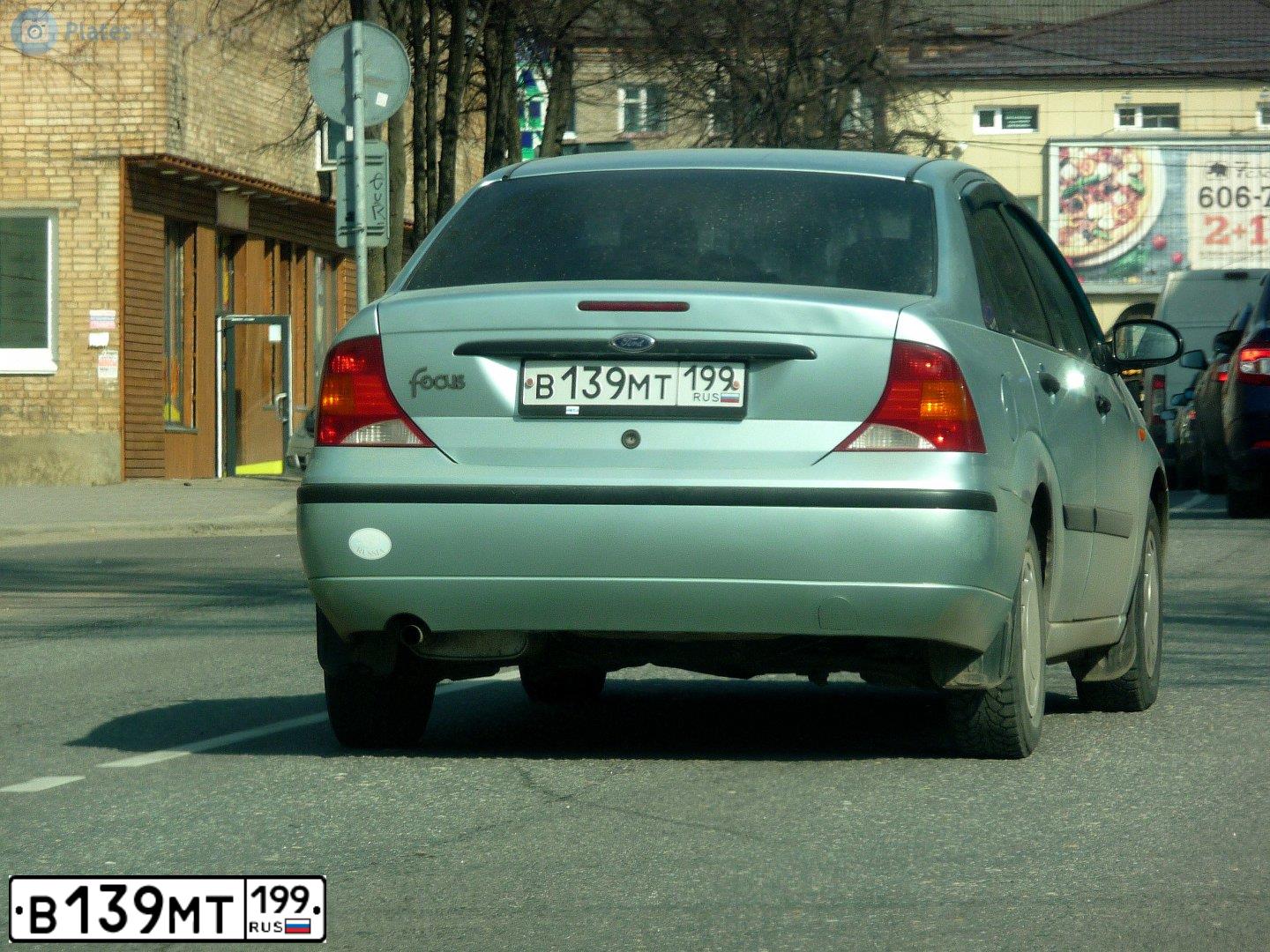 Фото автомобиля FORD FOCUS, 2003 — госномер Х367НС67. Цвет: СВЕТЛО-СЕРЫЙ