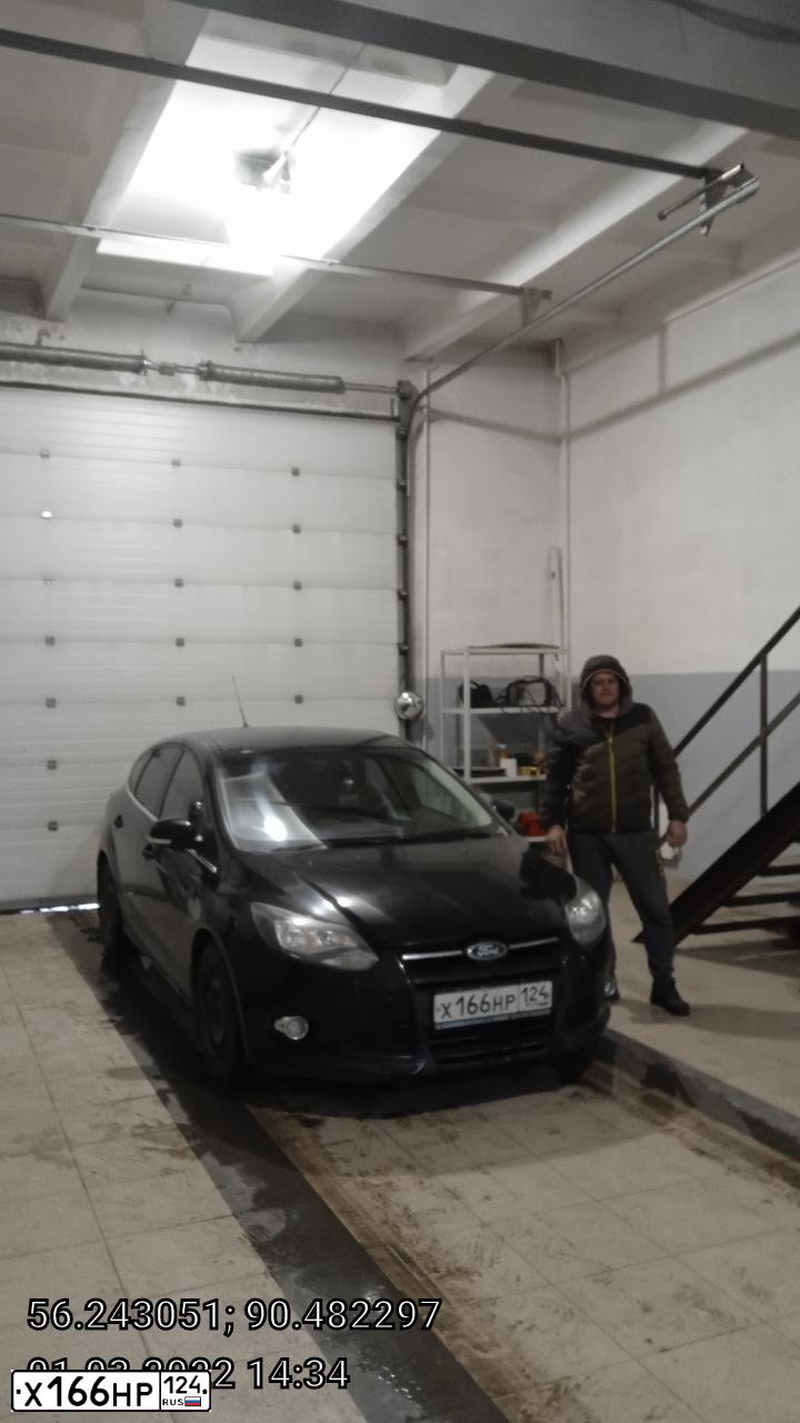 Фото автомобиля FORD FOCUS, 2011 — госномер Х166НР124. Цвет: ЧЕРНЫЙ