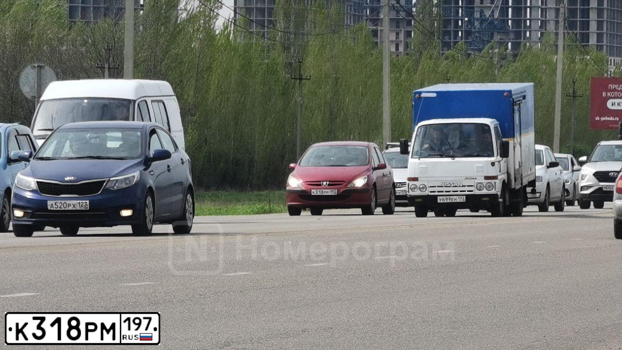 Фото автомобиля TOYOTA AURIS, 2007 — госномер К318РМ197. Цвет: ЧЕРНЫЙ