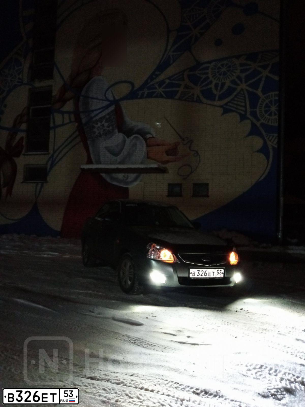 Фото автомобиля LADA 2170 PRIORA, 2007 — госномер В326ЕТ53. Цвет: СРЕДНИЙ СЕРО-ЗЕЛЕНЫЙ МЕТ.