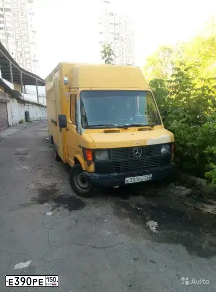 Фото автомобиля MERCEDES SPRINTER, 1994 — госномер Е390РЕ190. Цвет: ЖЁЛТЫЙ