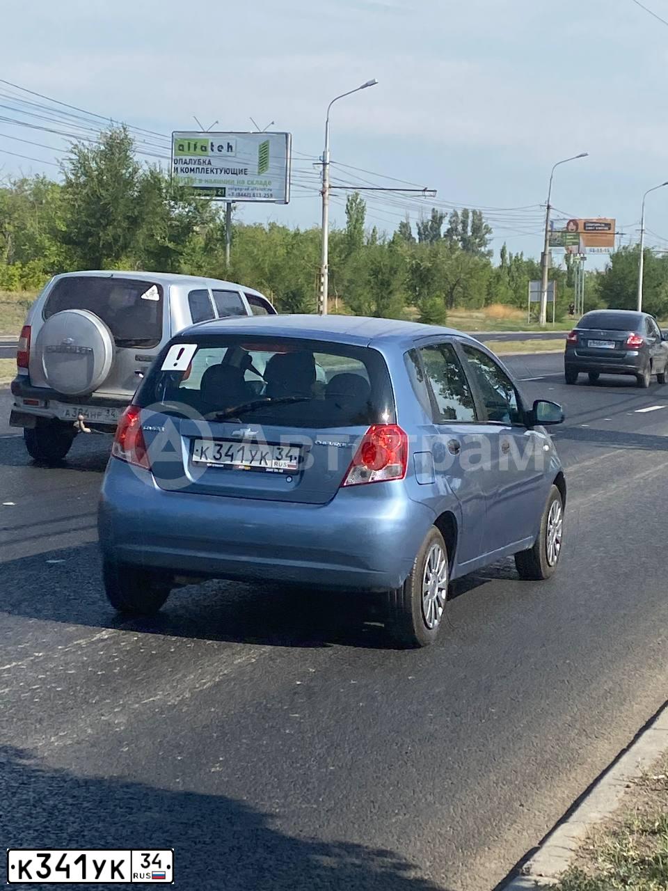 Фото автомобиля CHEVROLET AVEO, 2007 — госномер К508ОВ30. Цвет: голубой
