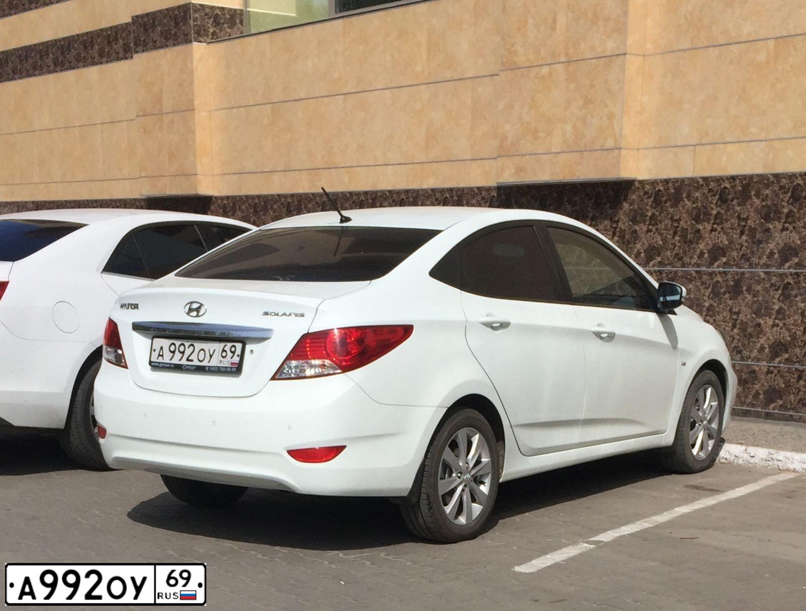 Фото автомобиля HYUNDAI SOLARIS, 2012 — госномер В544ММ155. Цвет: Белый