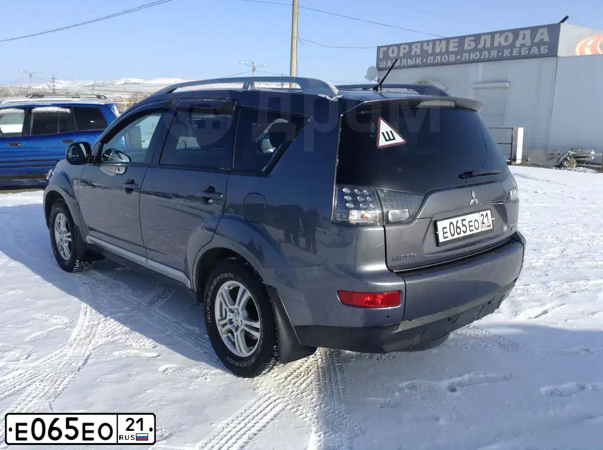 Фото автомобиля MITSUBISHI OUTLANDER, 2008 — госномер У800ЕЕ21. Цвет: Серый