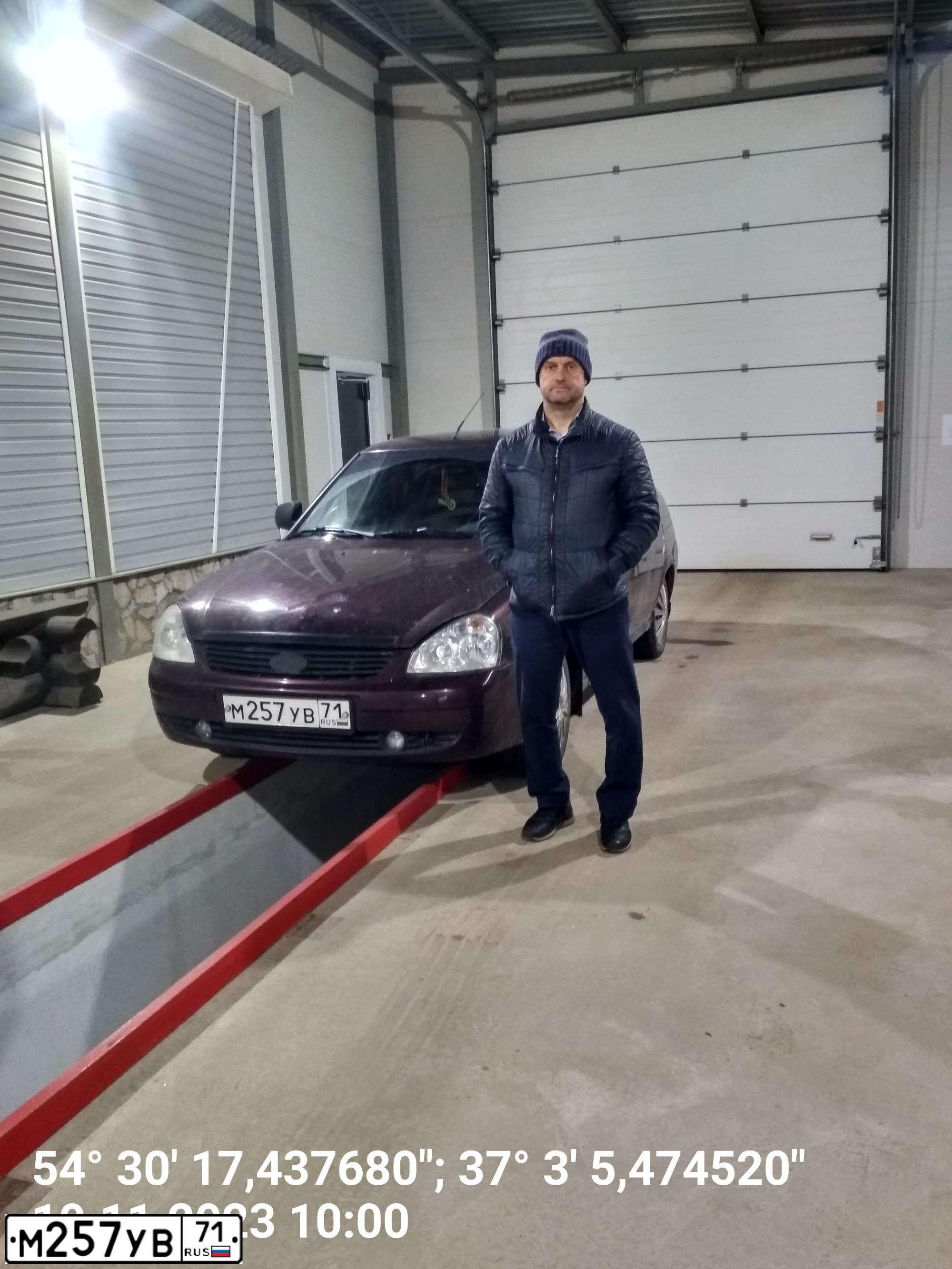 Фото автомобиля LADA 2172 PRIORA, 2012 — госномер М257УВ71. Цвет: ТЕМНО-ВИШНЕВЫЙ
