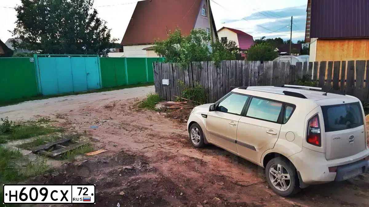 Фото автомобиля KIA SOUL, 2011 — госномер В622ХА174. Цвет: БЕЖЕВЫЙ