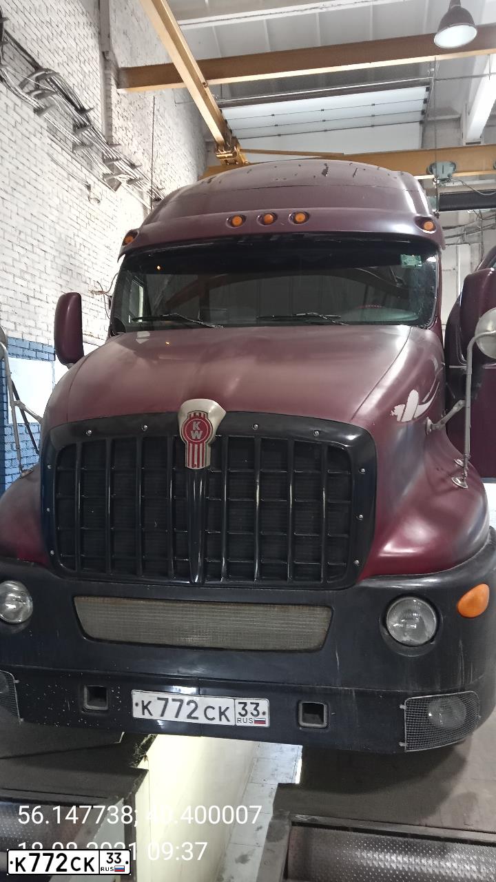 Фото автомобиля KENWORTH T-SERIE, 2001 — госномер К772СК33. Цвет: ТЕМНО-КРАСНЫЙ