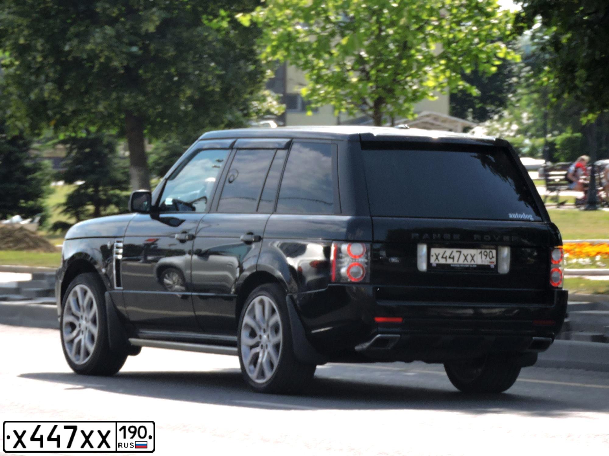Фото автомобиля LANDROVER RANGE ROVER, 2002 — госномер Т614ОА750. Цвет: КРАСНЫЙ ТЕМНЫЙ