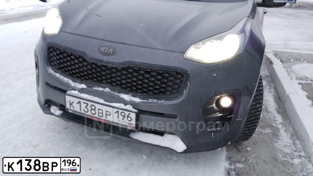 Фото автомобиля KIA SPORTAGE, 2018 — госномер К138ВР196. Цвет: СЕРЫЙ