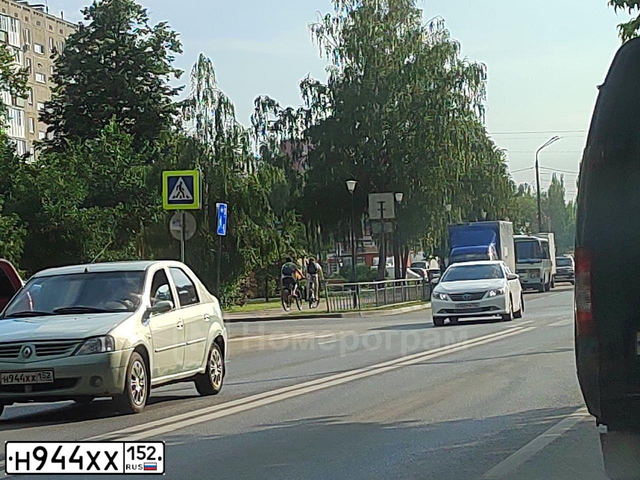Фото автомобиля RENAULT LOGAN, 2005 — госномер А704ХТ252. Цвет: СВЕТЛО-ЗЕЛЕНЫЙ