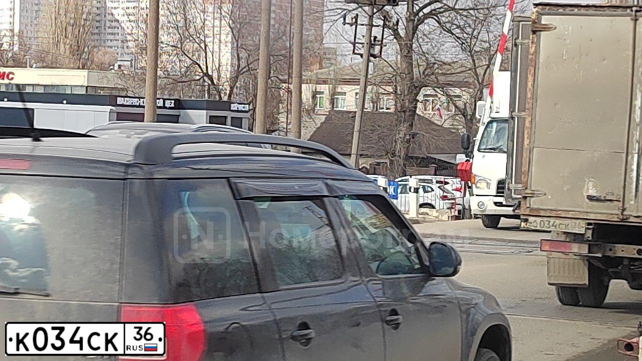 Фото автомобиля VOLKSWAGEN POLO, 2000 — госномер С795ОО136. Цвет: Красный