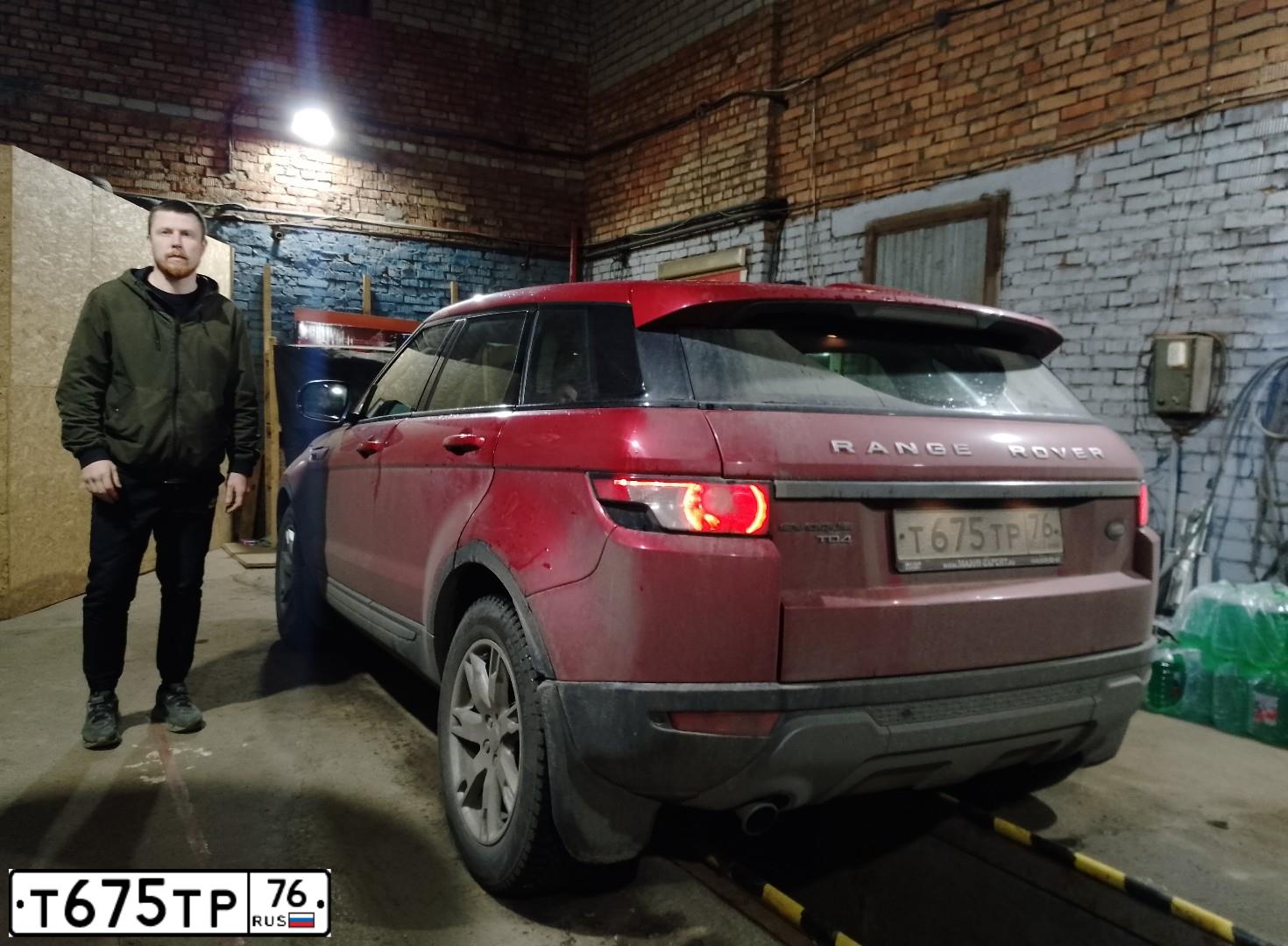 Фото автомобиля LANDROVER RANGE ROVER EVOQUE, 2012 — госномер Т869ТТ197. Цвет: Красный