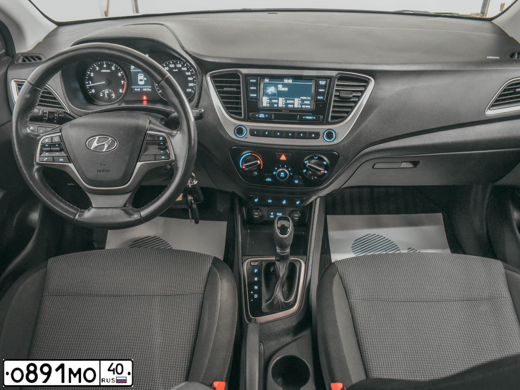 Фото автомобиля HYUNDAI SOLARIS, 2018 — госномер Е922ТК69. Цвет: СЕРЕБРИСТЫЙ