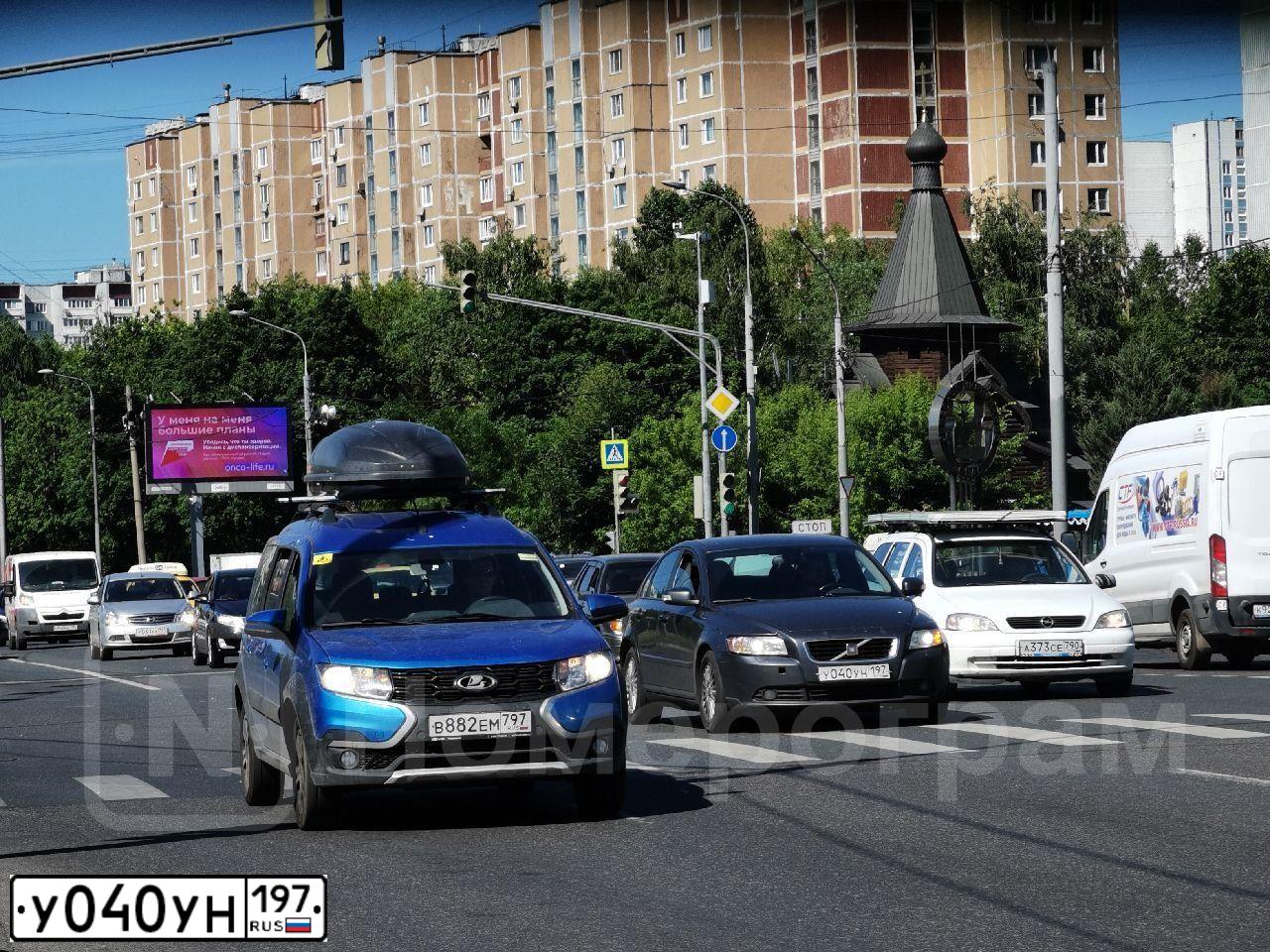 Фото автомобиля VOLVO S40, 2008 — госномер У040ОУ197. Цвет: СЕРЫЙ ТЕМНЫЙ