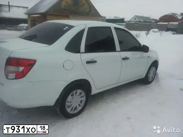 Фото автомобиля RENAULT T SANDERO, 2013 — госномер Т913ХО18. Цвет: ЧЕРНЫЙ