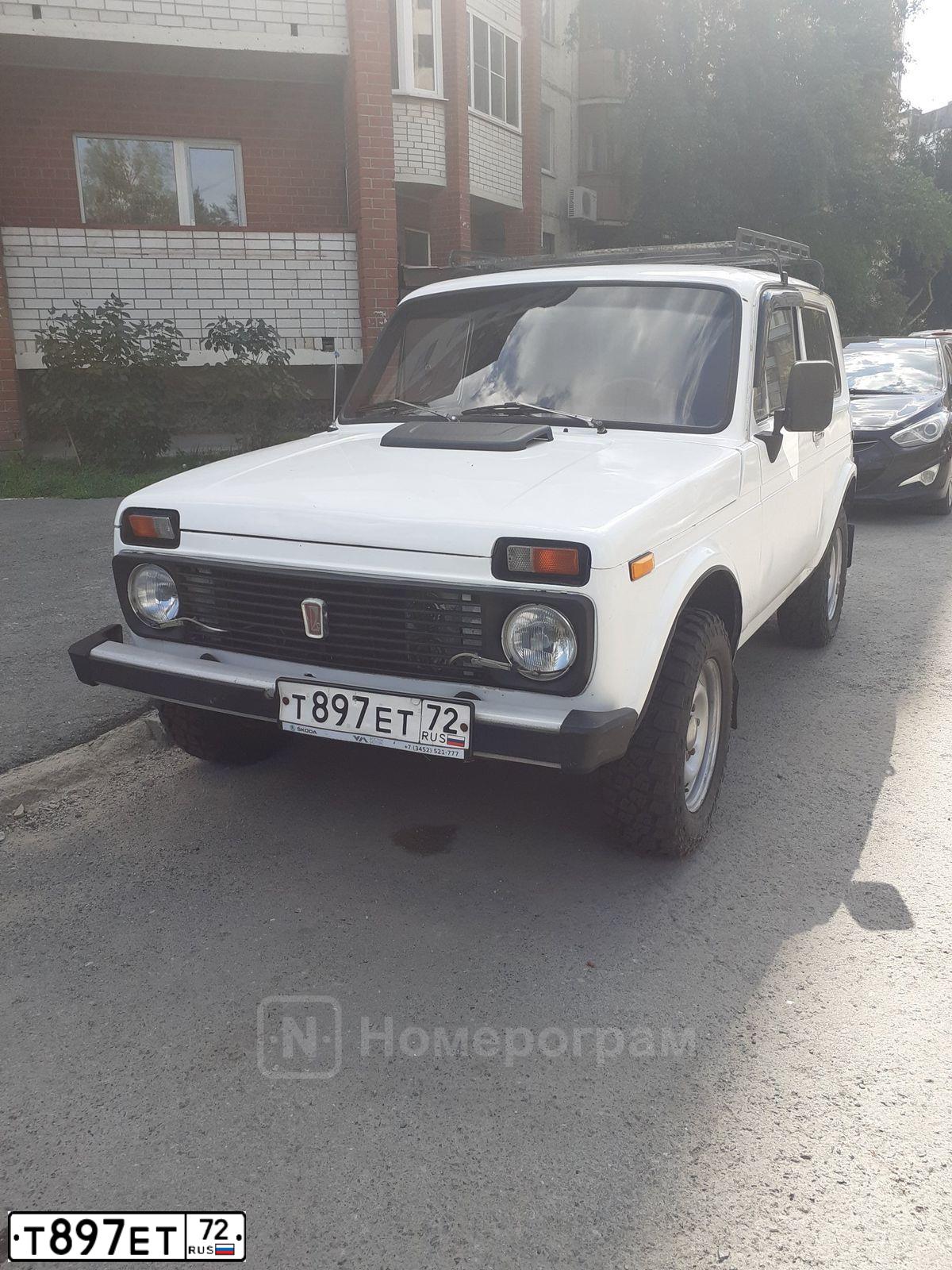 Фото автомобиля LADA 2121 NIVA, 1989 — госномер Т897ЕТ72. Цвет: Белый