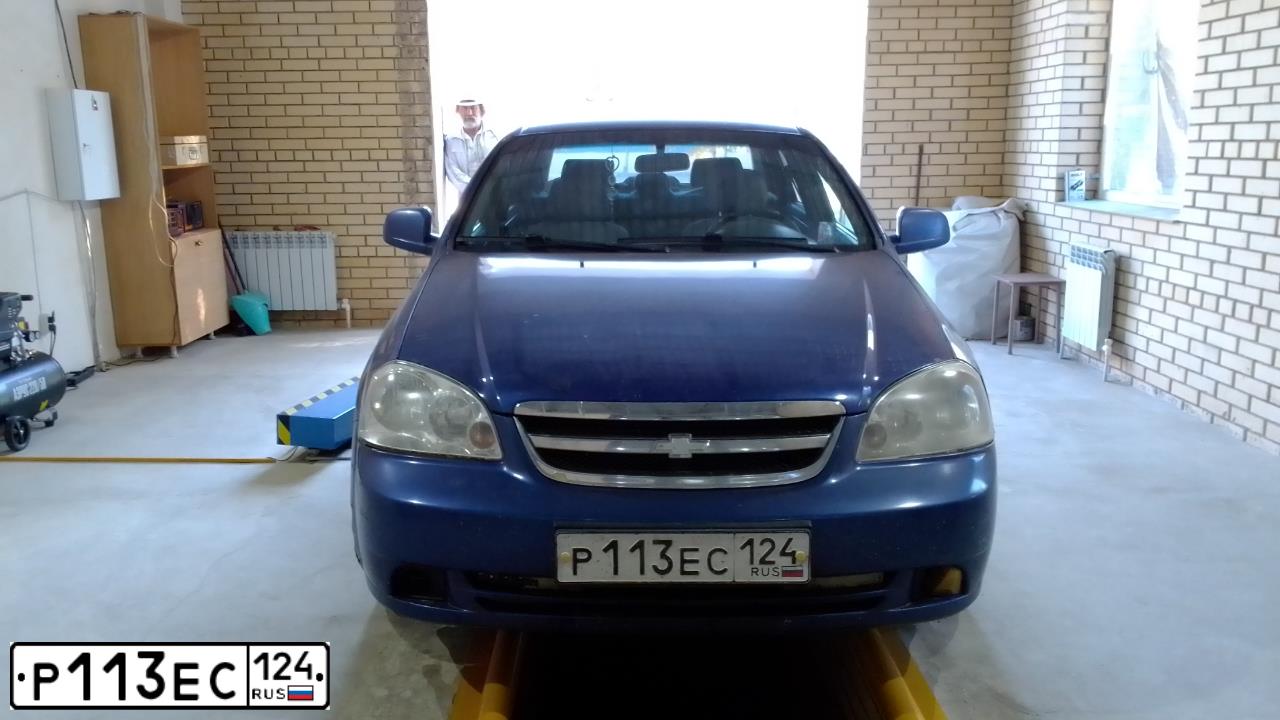 Фото автомобиля CHEVROLET LACETTI, 2012 — госномер Р113ЕС124. Цвет: СИНИЙ