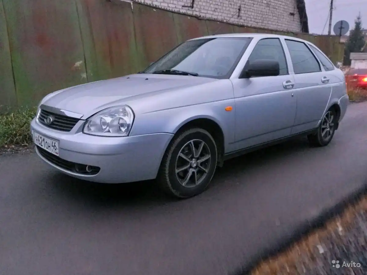 Фото автомобиля LADA PRIORA, 2011 — госномер У462ОТ31. Цвет: СВЕТЛО-СЕРЕБРИСТЫЙ МЕТАЛЛ