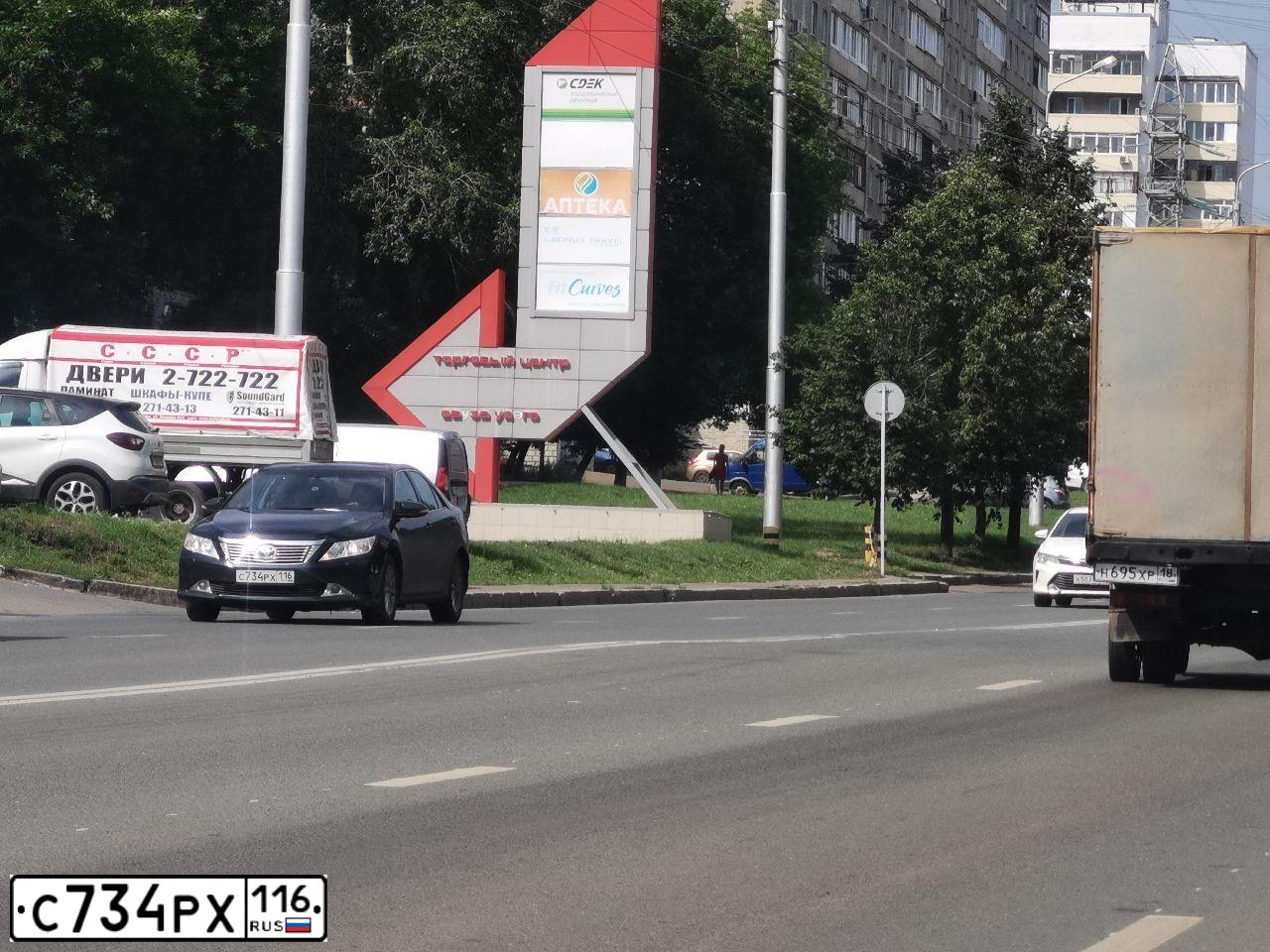 Фото автомобиля TOYOTA CAMRY, 2013 — госномер В877ХК702. Цвет: Темно-серый металлик