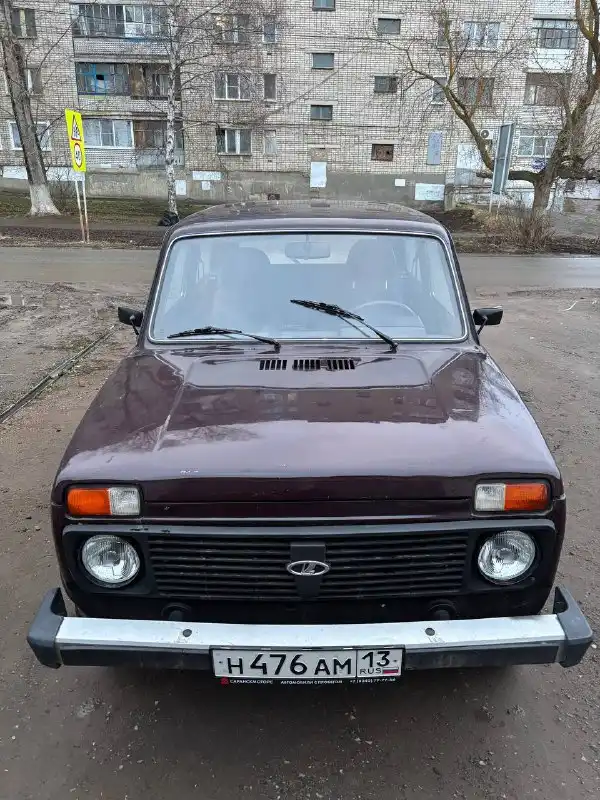 Фото автомобиля LADA 2121 NIVA, 2009 — госномер Н476АМ13. Цвет: ТЕМНО-КОРИЧНЕВЫЙ