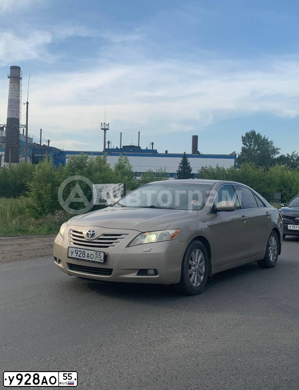 Фото автомобиля TOYOTA CAMRY, 2008 — госномер Р444ЕН199. Цвет: БЕЖЕВЫЙ