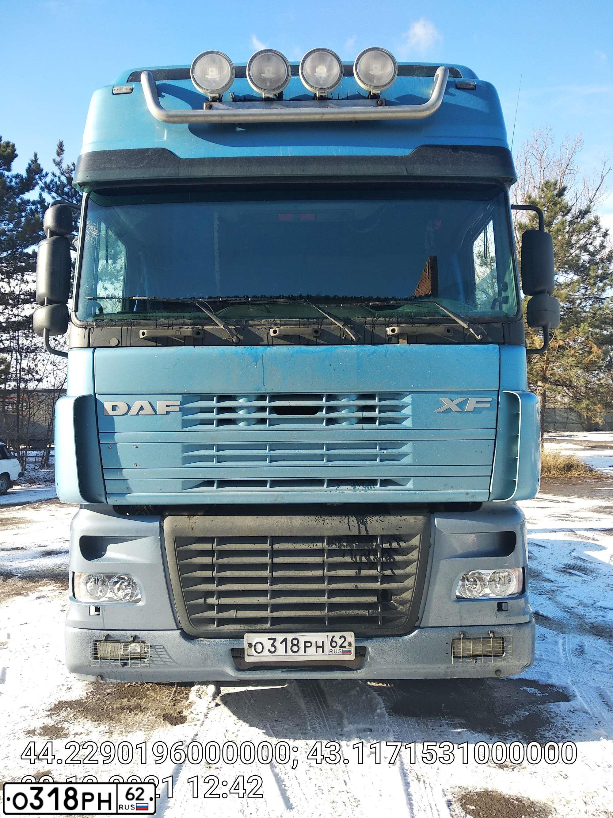 Фото автомобиля DAF XF 95 FT /4X2/, 2012 — госномер О318РН62. Цвет: СИНИЙ