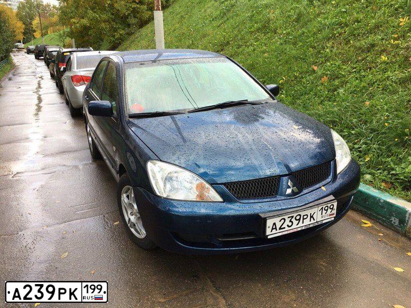 Фото автомобиля MITSUBISHI LANCER, 2006 — госномер А239РК199. Цвет: СИНИЙ