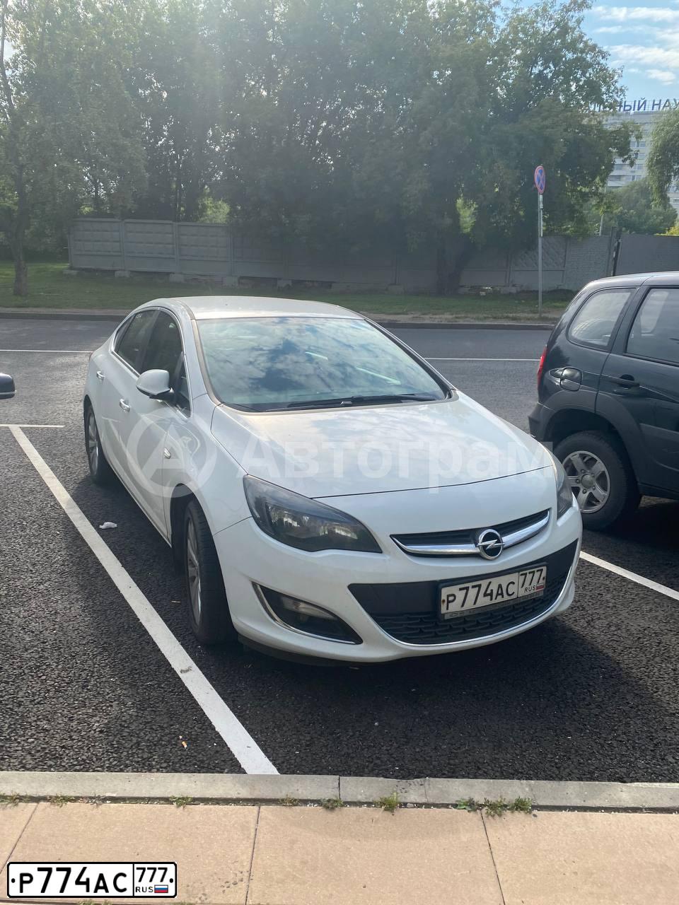 Фото автомобиля OPEL ASTRA, 2013 — госномер Р774АС777. Цвет: БЕЛЫЙ