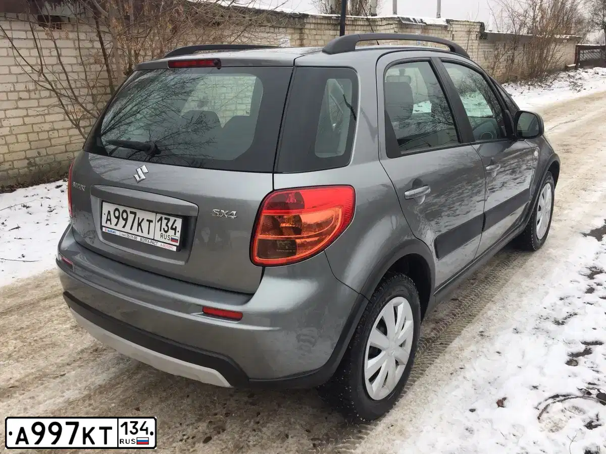 Фото автомобиля SUZUKI SX 4, 2013 — госномер А997КТ134. Цвет: СЕРЫЙ