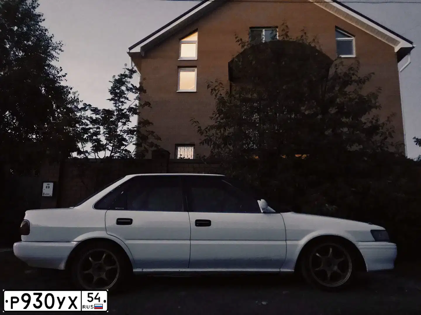 Фото автомобиля TOYOTA SPRINTER, 1989 — госномер К534ЕР186