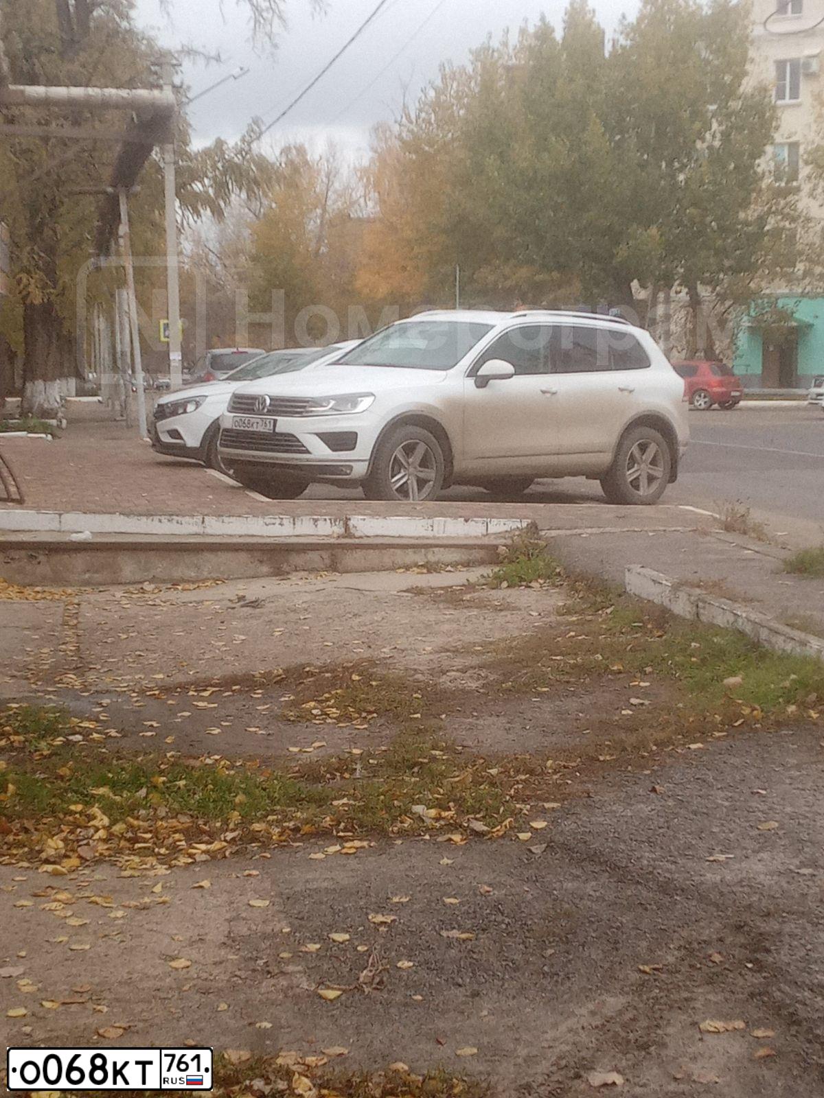 Фото автомобиля VOLKSWAGEN TOUAREG, 2016 — госномер О068КТ761. Цвет: Белый