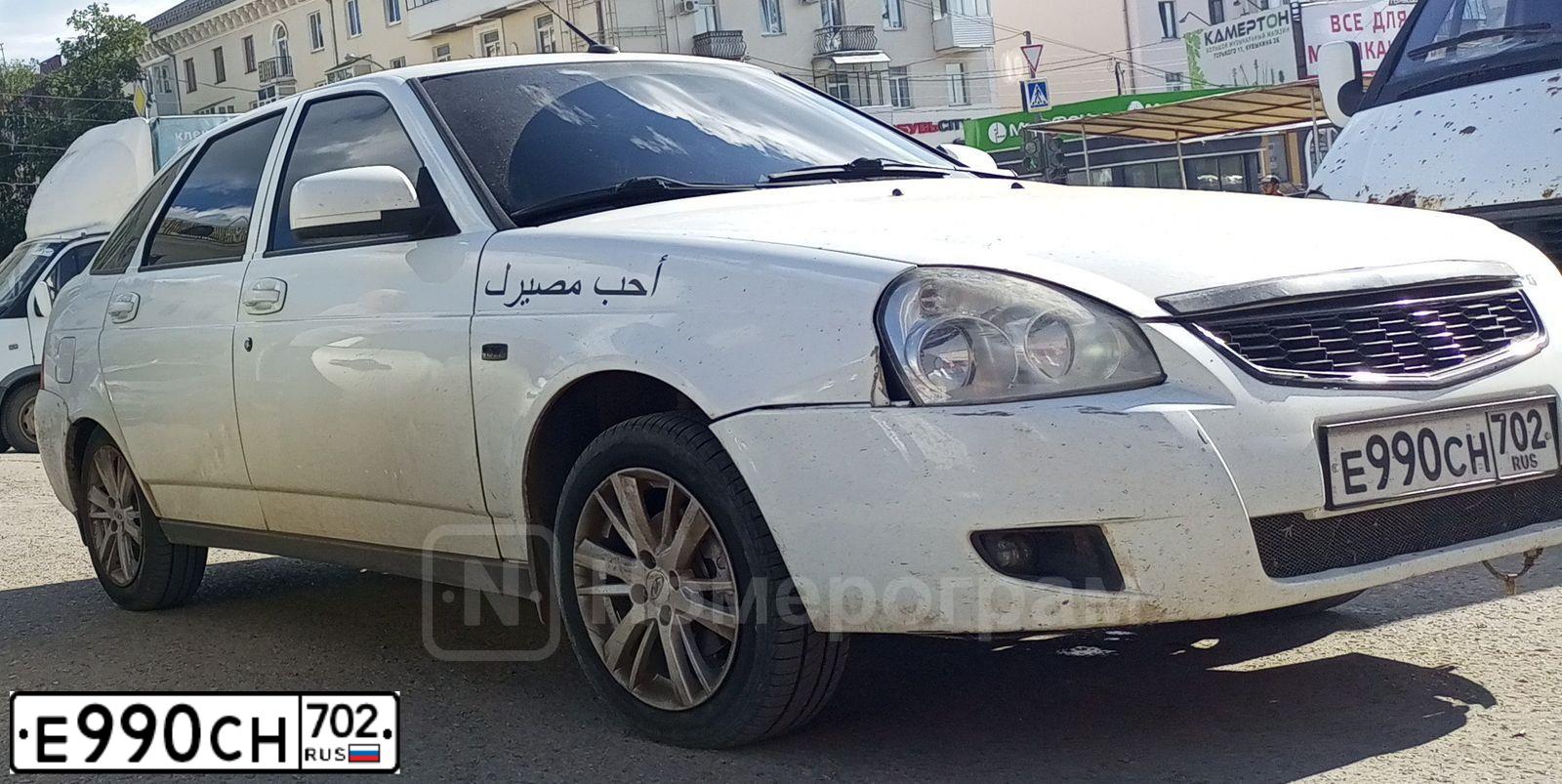 Фото автомобиля LADA 2172 PRIORA, 2013 — госномер Е990СН702. Цвет: Белый